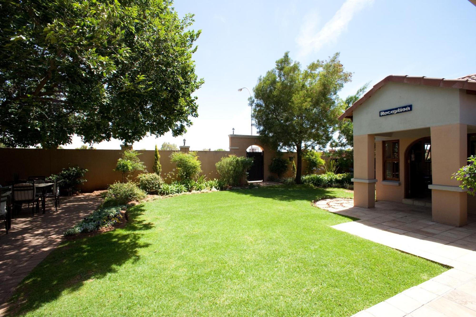 Rise And Shine Lodge Bloemfontein Buitenkant foto