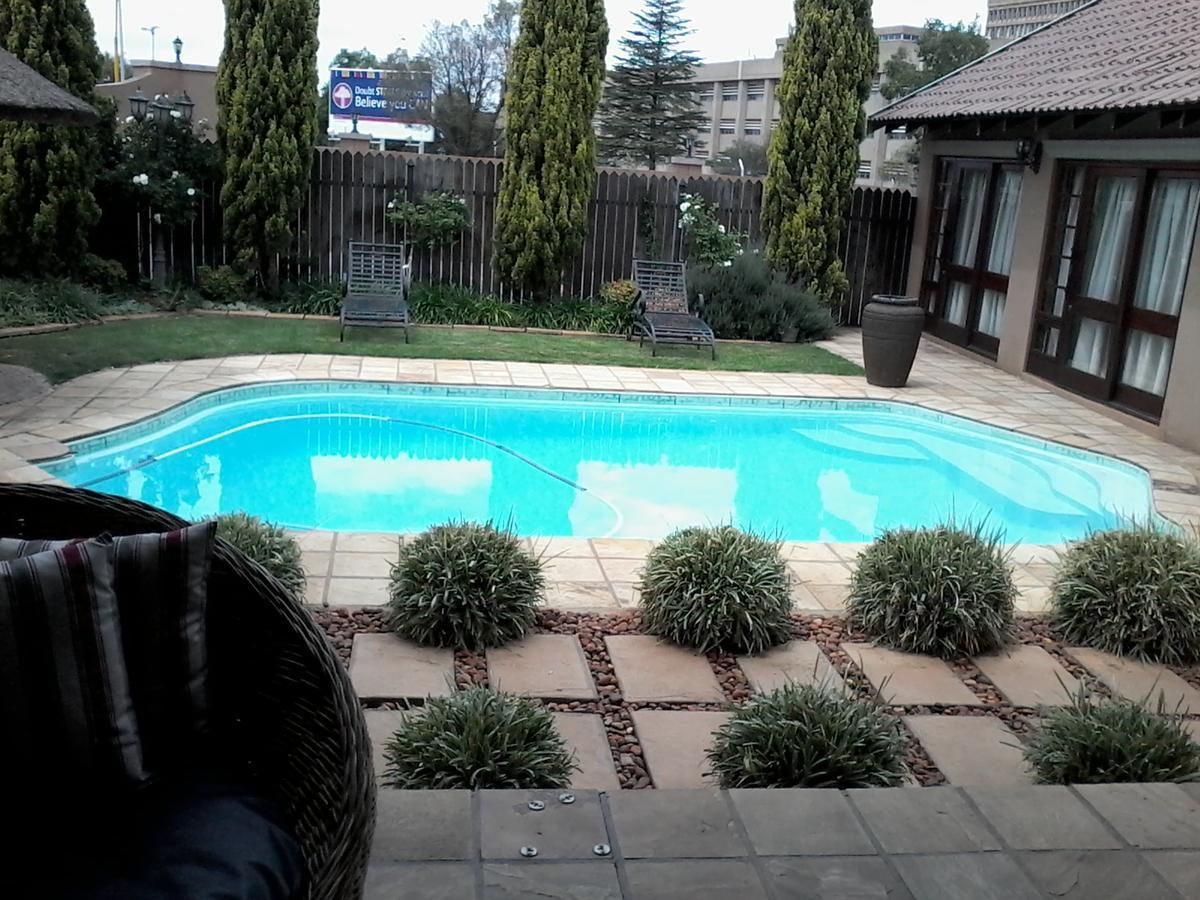 Rise And Shine Lodge Bloemfontein Buitenkant foto